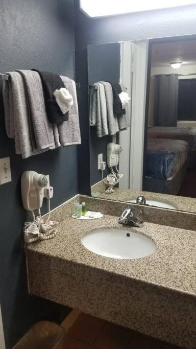 Hotel King Ac Wi-Fi Hotel 2061 Booking Стилуотър Екстериор снимка