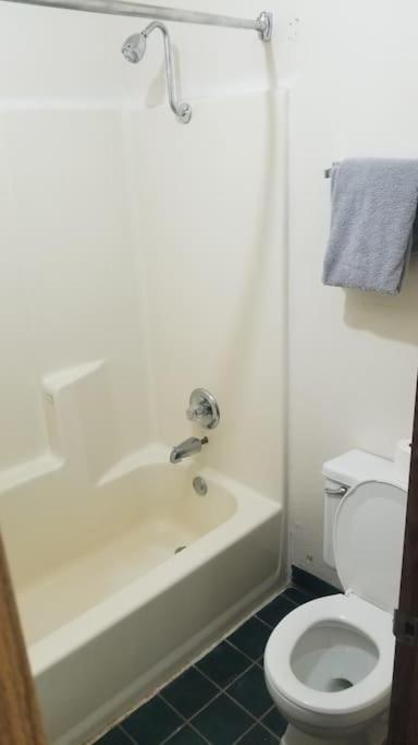 Hotel King Ac Wi-Fi Hotel 2061 Booking Стилуотър Екстериор снимка